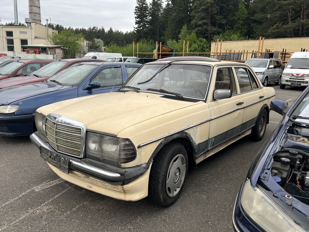Mercedes-Benz, 200D, 1982