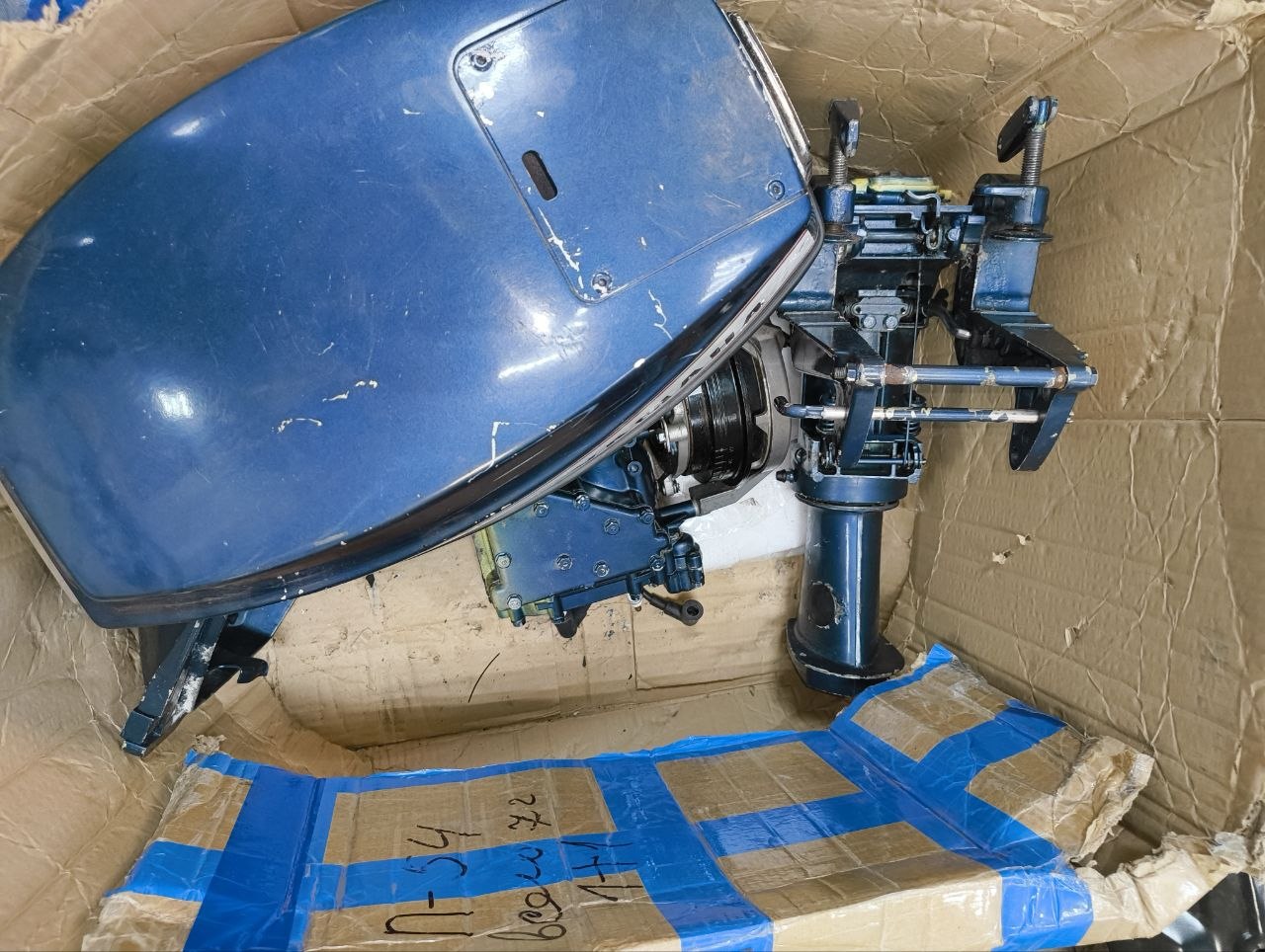 Мотор лодочный бу YAMAHA 6B №678001321 без заводской упаковки. Страна производства - Япония. Степень износа - 60%. Дата производства не установлена. Цвет - синий. Работоспособность не проверялась
