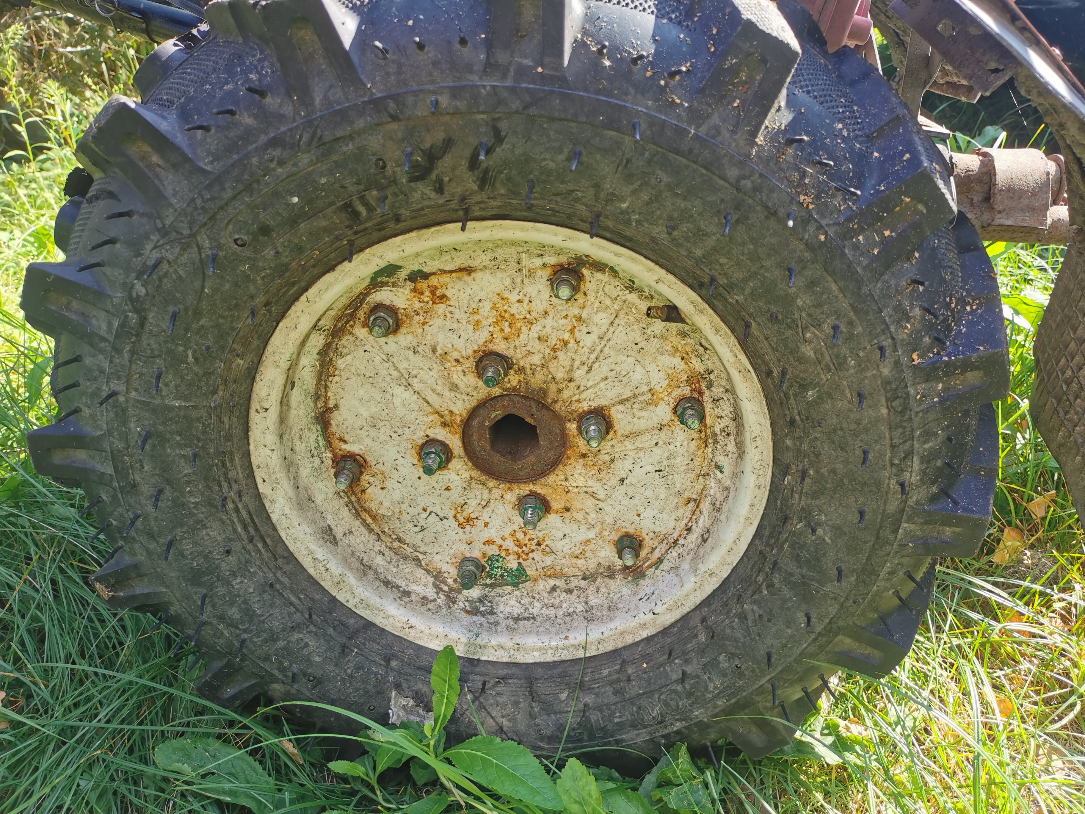 Культиватор ASILAK SL-187L (год выпуска не установлен. номер двигателя 1556-00080. цвет- красный. бывший в использовании. шины BRADO 7.00-12. Дефекты: следы коррозии. повреждения ЛКП. царапины и потертости. Работоспособность не установлена