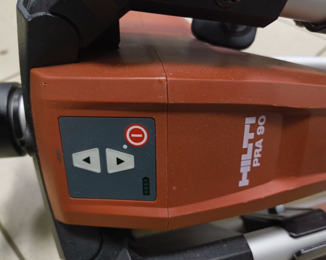 штатив для лазерного нивелира бу Hilti PRA9001 сн 100190021. страна производства - Германия. дата производства - 04.2019. процент износа - 30%. имеются потертости. царапины. Вес 7.7 кг.