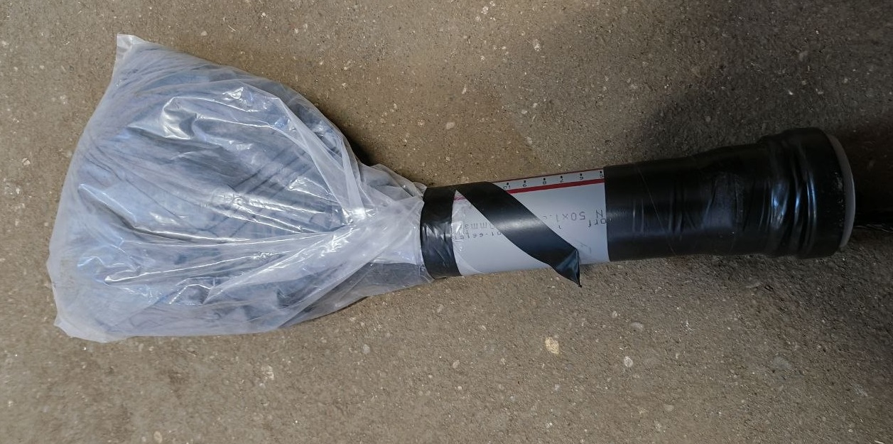 Изделие. состоящее из метеорологического латексного шара. полимерной трубки длинной 25 см.. а также шнура. изготовленное самодельным способом.