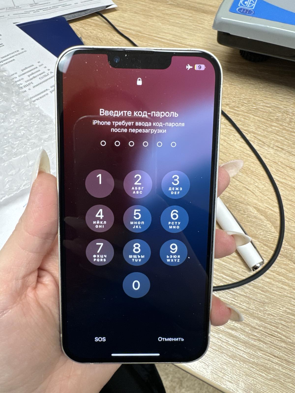 Мобильный телефон iPhone 13 (бывший в употреблении. imei: 350024063987032 (на слоте сим-карты). вход заблокирован паролем. идентификационные характеристики не установлены. Дефекты: задняя крышка разбита. на экране царапины и потертости. Imei1:3500240...