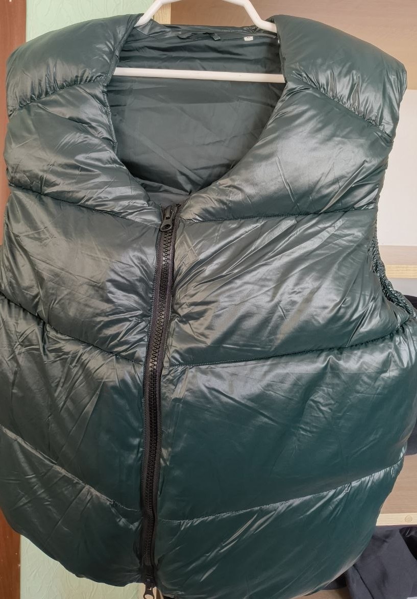 Жилетка. торговая марка Jack&Jones . Артикул 12279154. внешний материал: 100 нейлон Подкладка: 100 полиэстер Утеплитель: 100 полиэстер. вид жилетка. страна производства Китай. размер M.L.XL.XXL новые