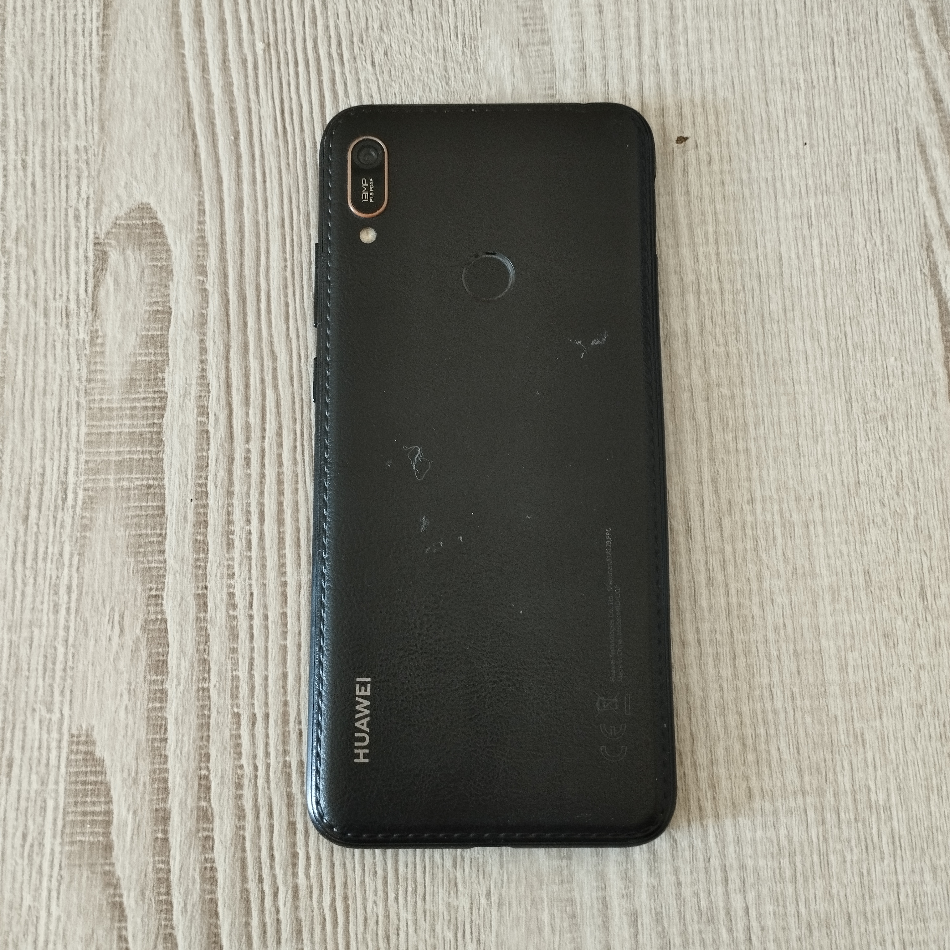 Мобильный телефон Huawei Y6 2019 (MRD-LX1F). imei 1: 862978044771198. imei 2: 862978044791204. в корпусе черного цвета с царапинами и потертостями. на лицевой стороне имеются трещины и сколы. без зу. бу . Для использования в качестве запасных частей ...