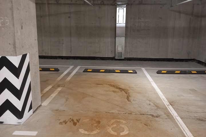 Изолированное помещение с инвентарным номером 500D-7988236173 (назначение - Машино-место; наименование - Машино-место), площадью 13,0 кв.м, расположенное по адресу: г. Минск, ул. Гастелло, 8-273