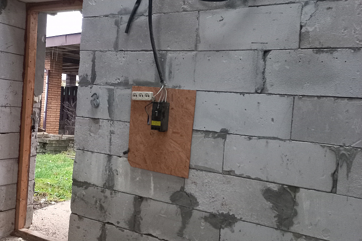 Незавершенное незаконсервированное капитальное строение (Садовый дачный домик) и земельный участок площадью 0,0862 га, расположенные  по адресу: Минская обл., Минский р-н, СТ "Форт" 